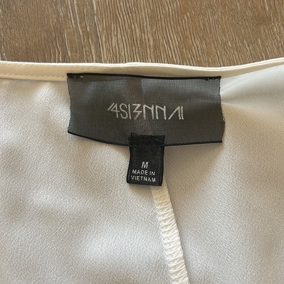 Drapey white top - Picture 2 of 2